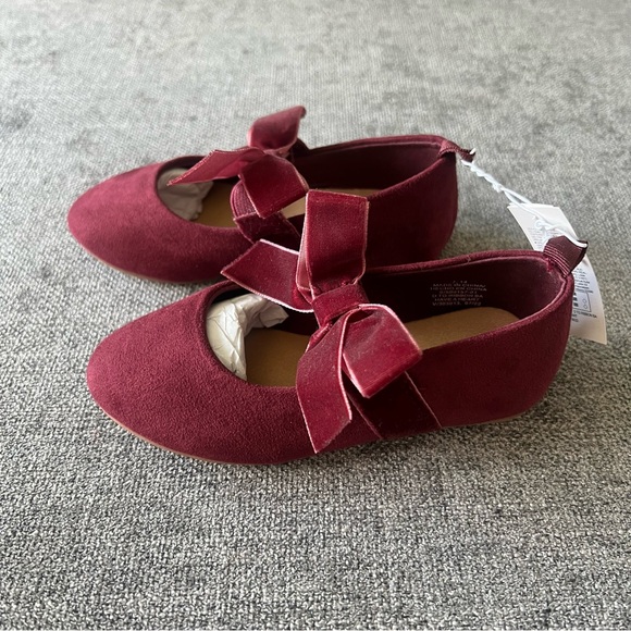 NWT Old Navy Toddler’s Velvet Maroon Bow Flats Size 7 - Picture 3 of 6